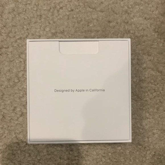 AirPods 2nd Generation - Picture 3 of 8